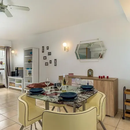 Апартаменты Flh Balcony Flat With Pool *