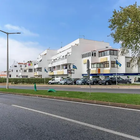 Апартаменты Flh Balcony Flat With Pool