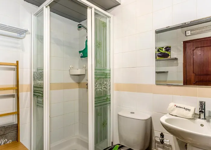 Flh Balcony Flat With Pool 아파트 *