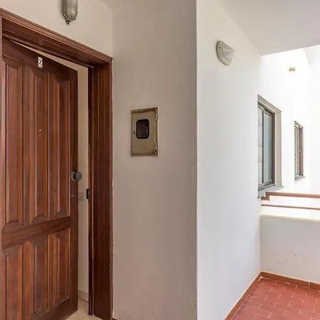 Flh Balcony Flat With Pool Apartament