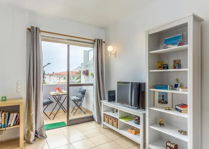 Flh Balcony Flat With Pool Appartement *