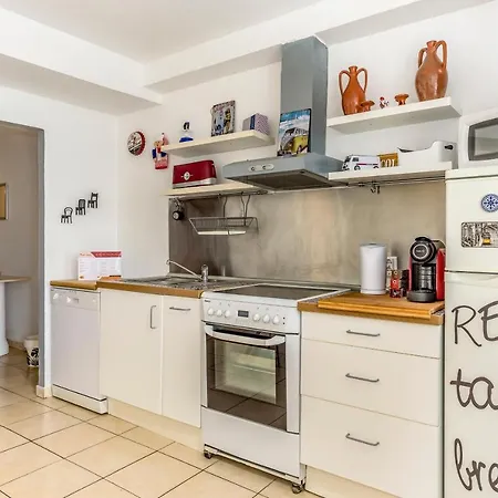 Flh Balcony Flat With Pool Appartement